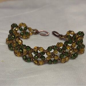 Hand Crafted light topaz and olive green Czech glass beaded bracelet 7.5 inches